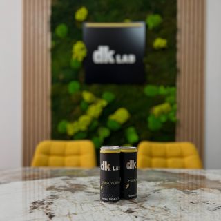 Konečně jsme předělali zasedačku, malá ochutnávka v jakém stylu bude 🤗 #dklab #dklabcz #shoptet #zasedacka #meetingroom