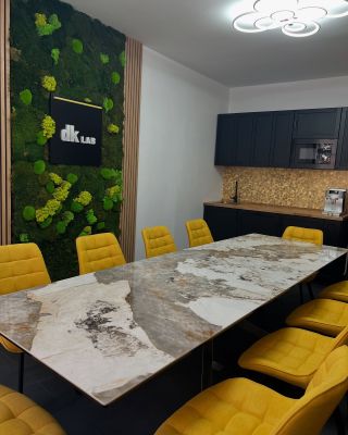 Nová zasedačka je hotová ✌🏻🙏 #dklab #shoptet #shoptetpartner #zasedacka #meetingroom #kancelar #office #modernoffice #broumov